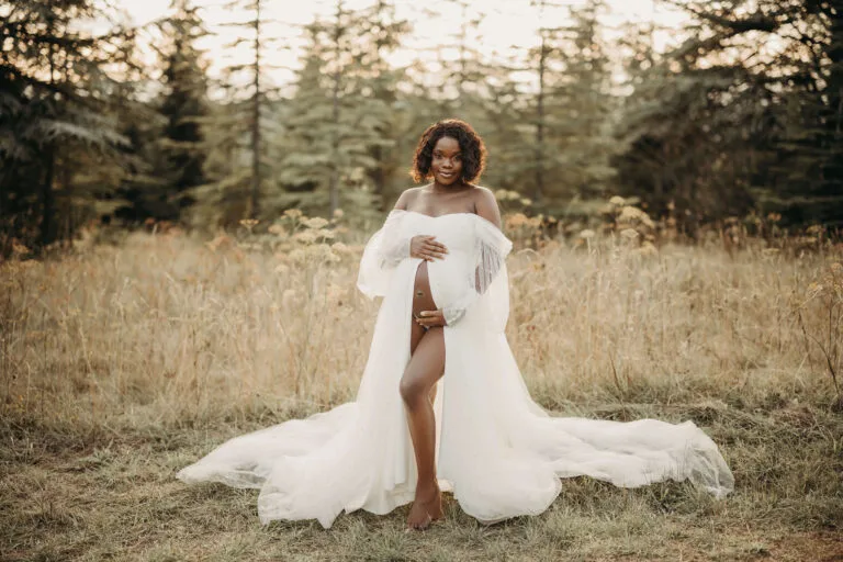Shooting extérieur grossesse – élégance et douceur