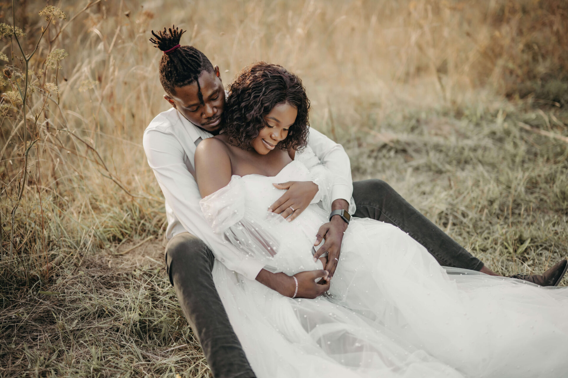 Shooting extérieur grossesse – élégance et douceur