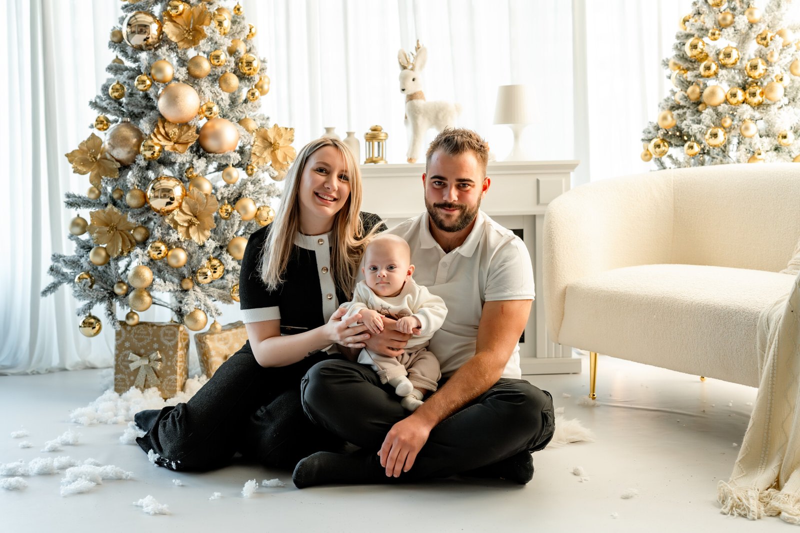 Photo de Noël d'un bébé au studio Lila Photography, Ardèche